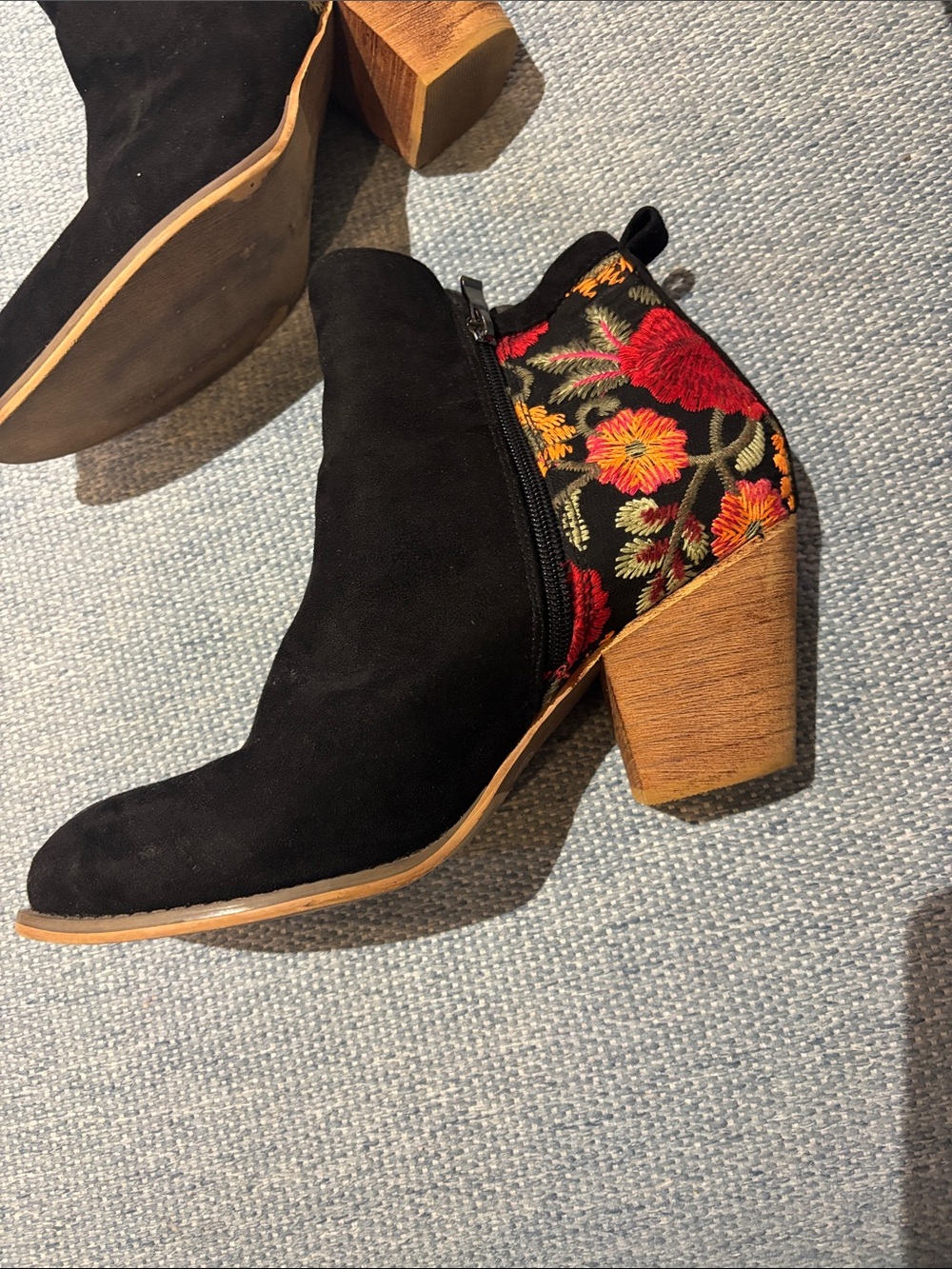 Vintage Havana booties! 8 - Picture 2 of 7
